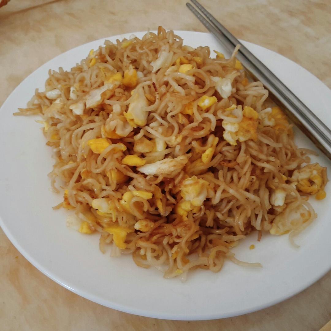 火腿鸡蛋炒面
