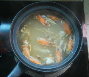 一个内陆人的虾蟹砂锅粥（剩菜版）的做法 步骤3