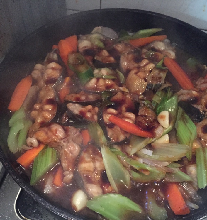 三汁鲶鱼焖锅