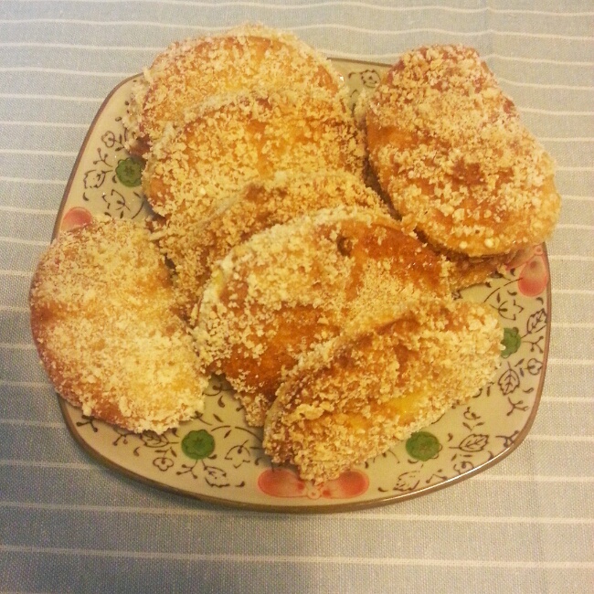 晚餐2014年6月8日#暴雨,想吃馒头片,裹了鸡蛋面包糠,油不小偶尔吃吃