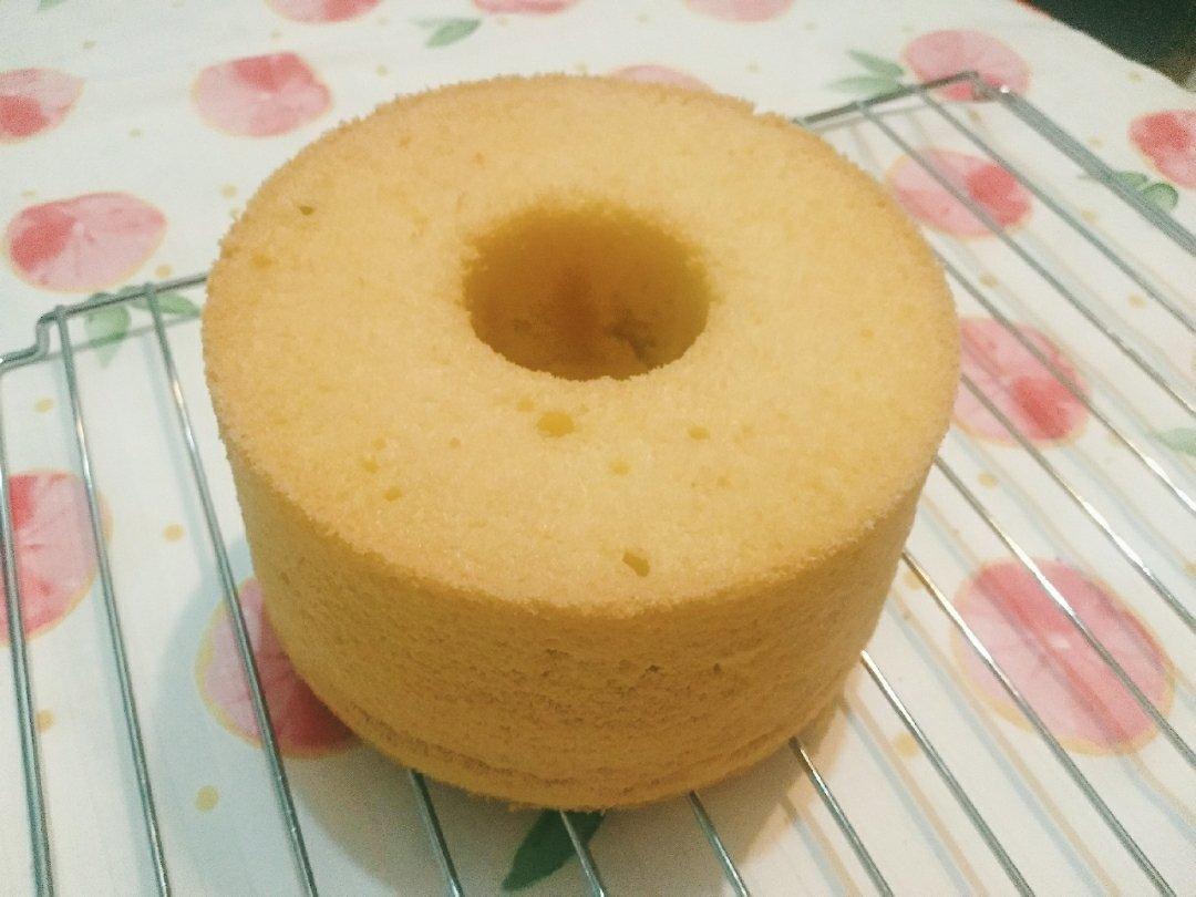 超简单完美戚风蛋糕（6寸2蛋）附打发、翻拌、脱模视频