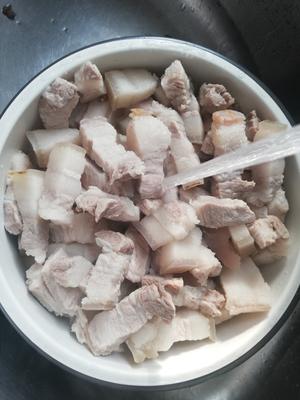 干豇豆焖红烧肉的做法 步骤3