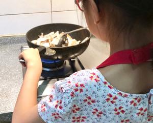 老妈带我下厨房—《家常炒蘑菇》的做法 步骤8