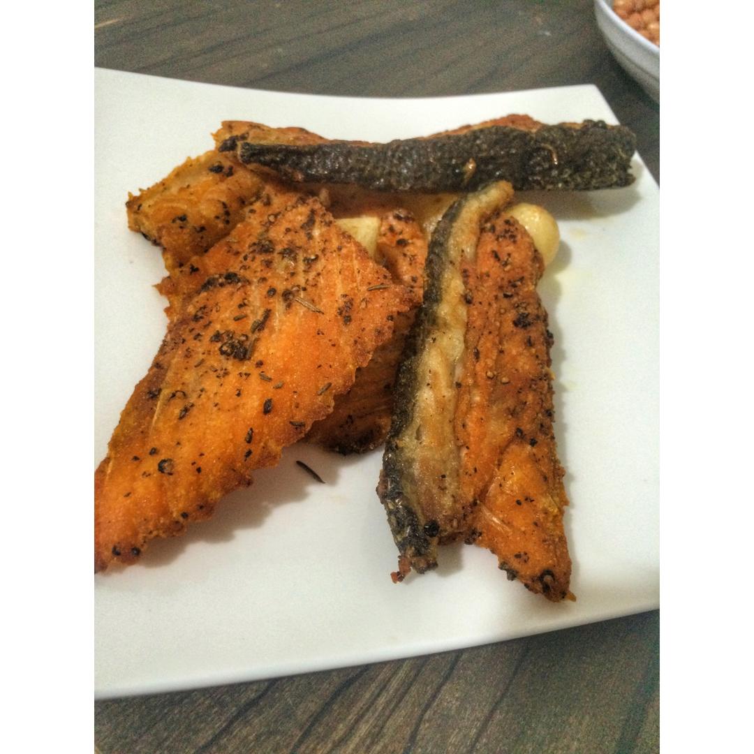 黑胡椒煎三文鱼排