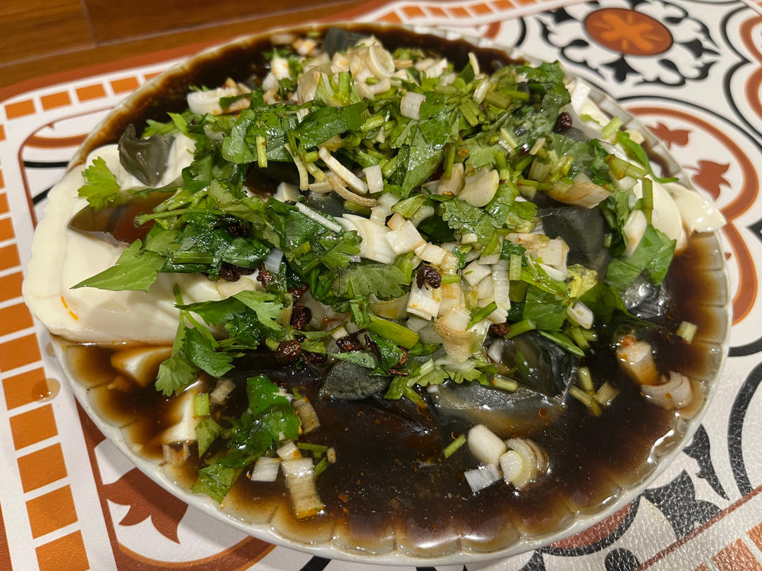 皮蛋拌豆腐