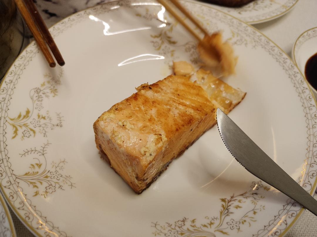 黄油煎三文鱼