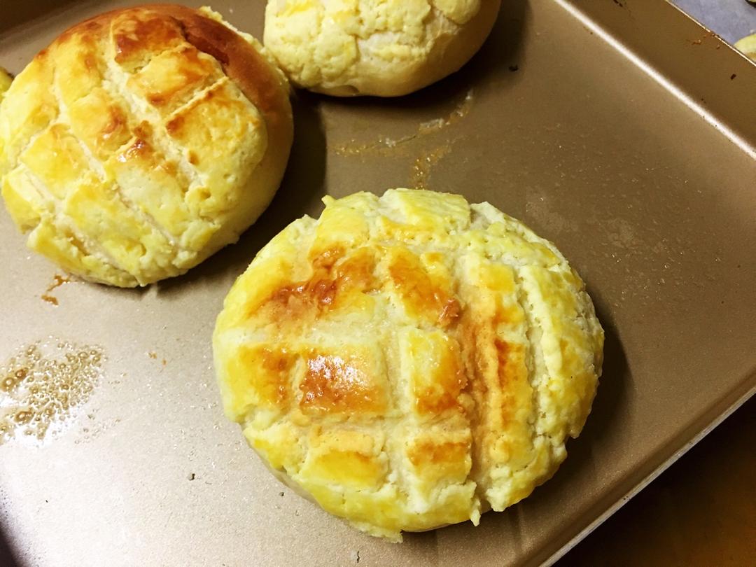 好吃到炸裂的港式菠萝包（附带制作酥皮的小视频）