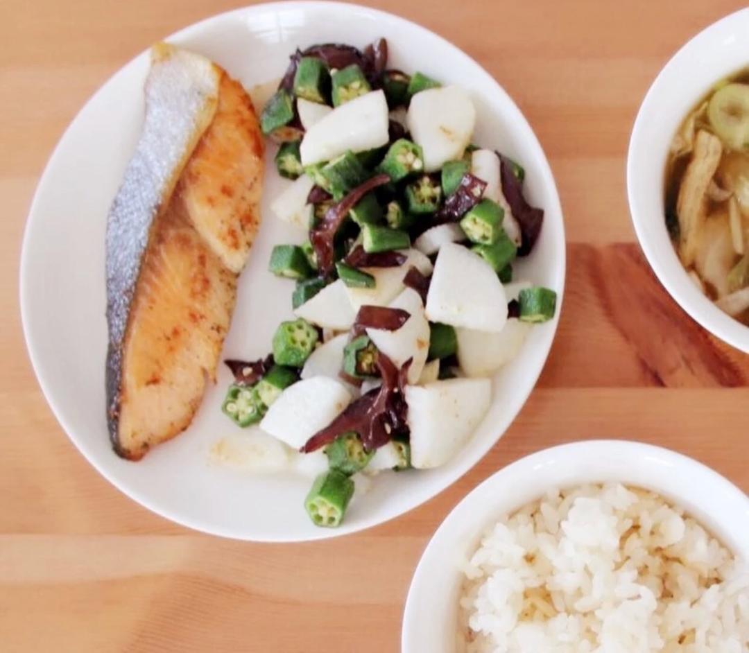 家常黑木耳秋葵炒山药