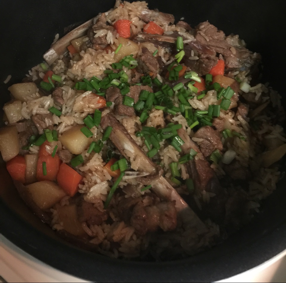 喷香羊肉焖饭