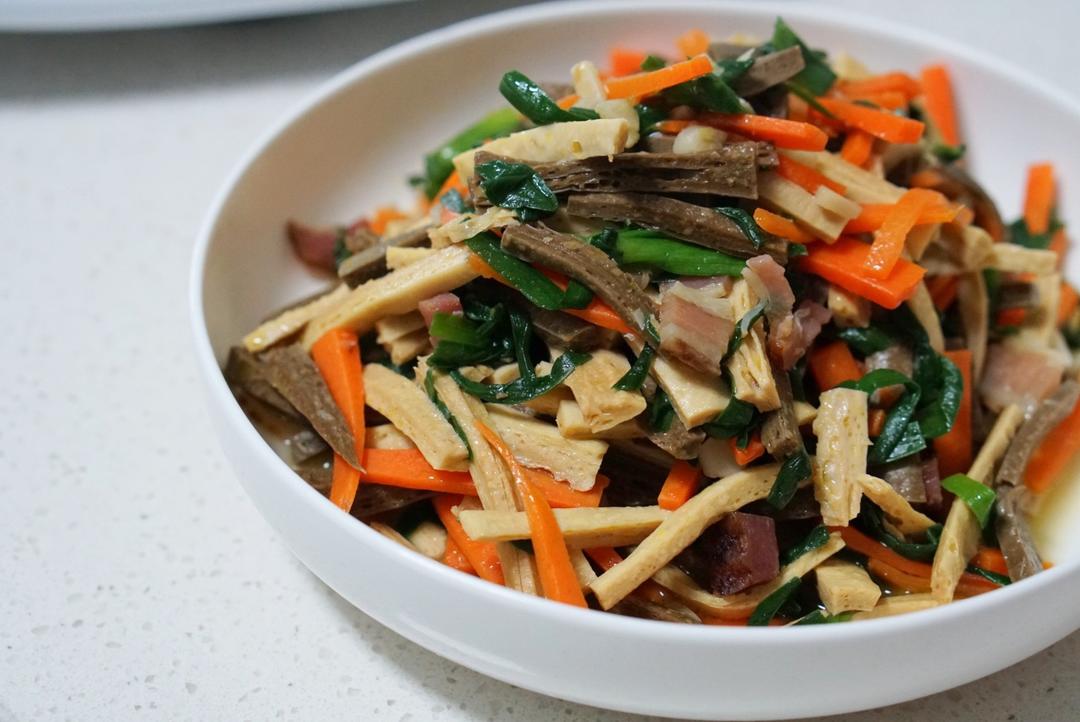 韭菜豆笋炒三丝的做法