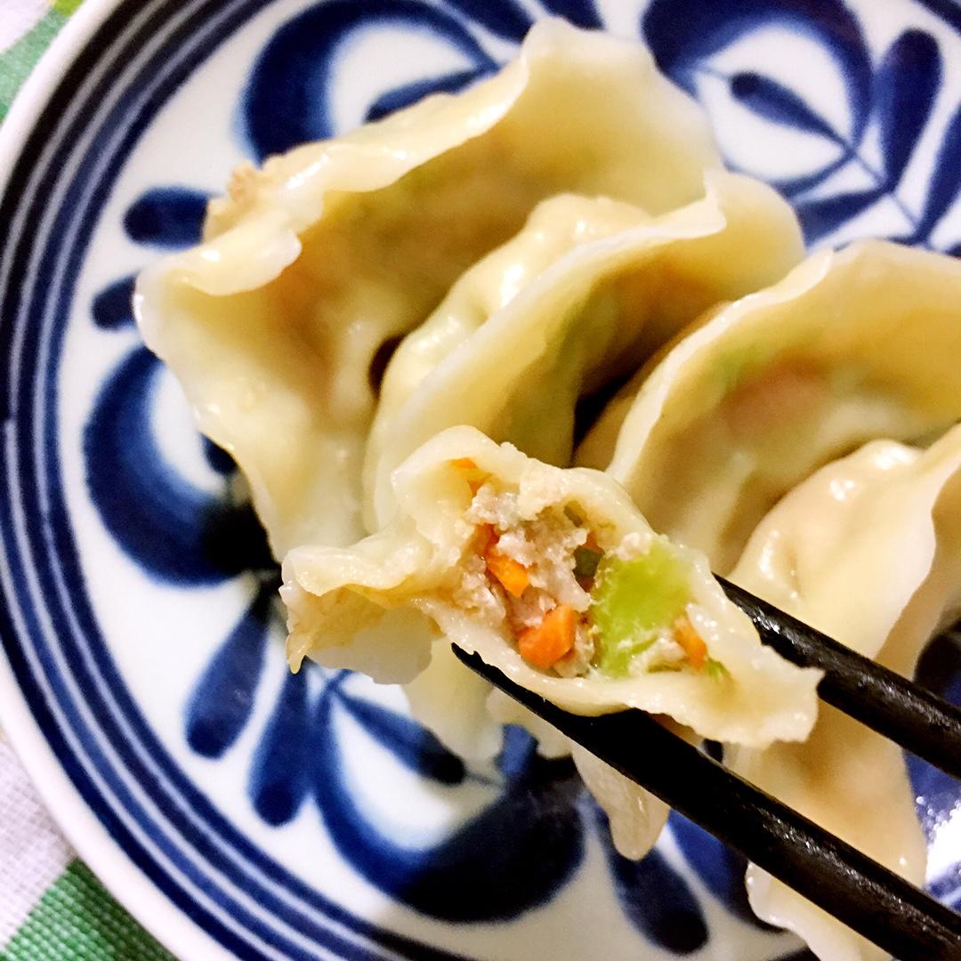 芹菜胡萝卜猪肉水饺