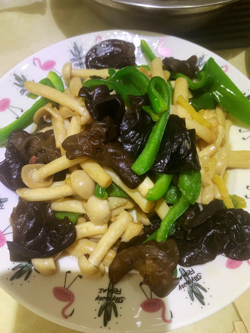 海鲜菇炒木耳