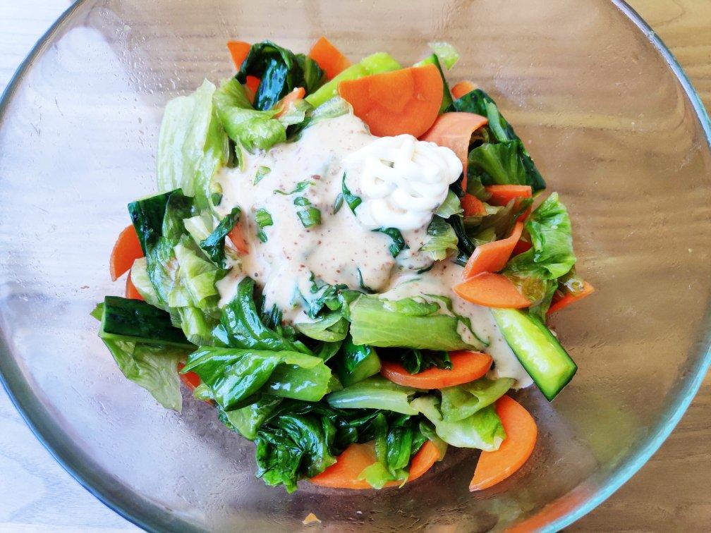 简易又实在美味的油醋汁生菜沙拉