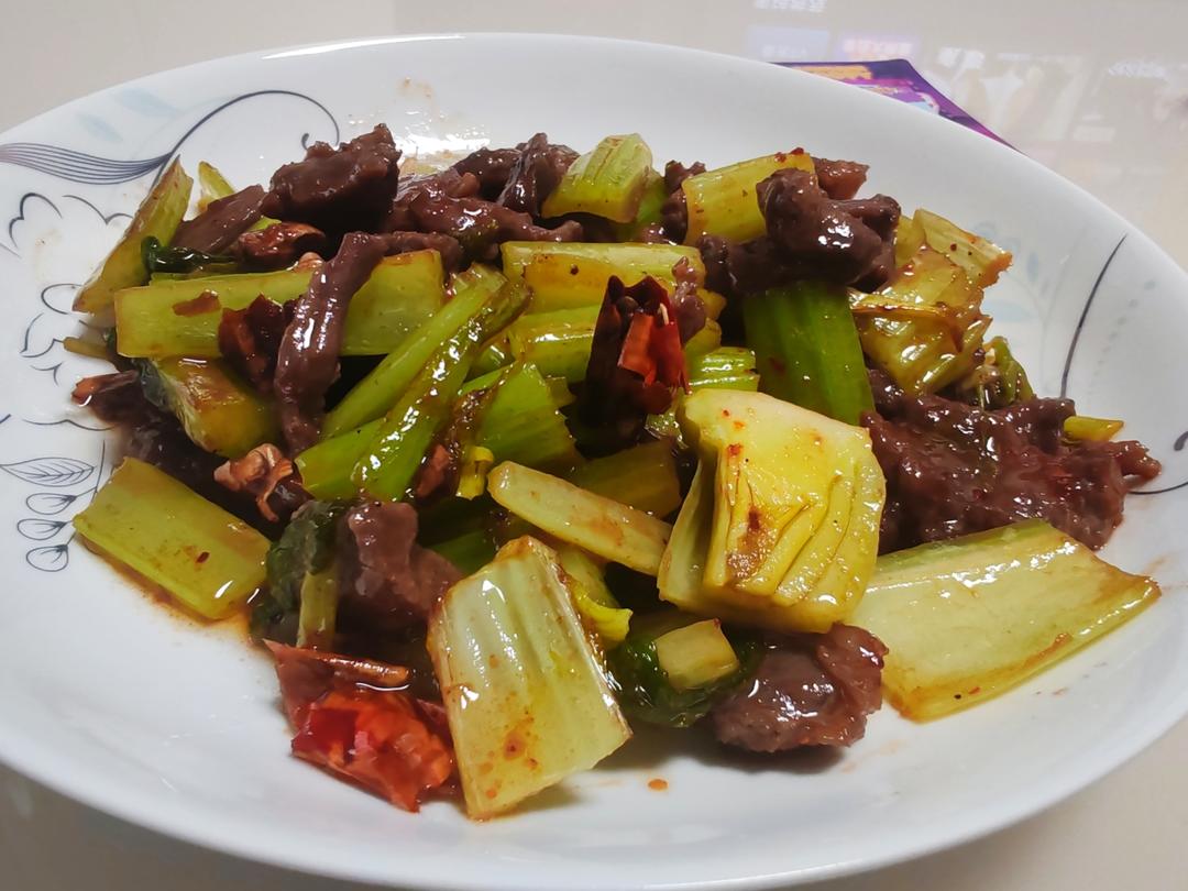 下饭神器又来了，试试这道芹菜炒牛肉！！