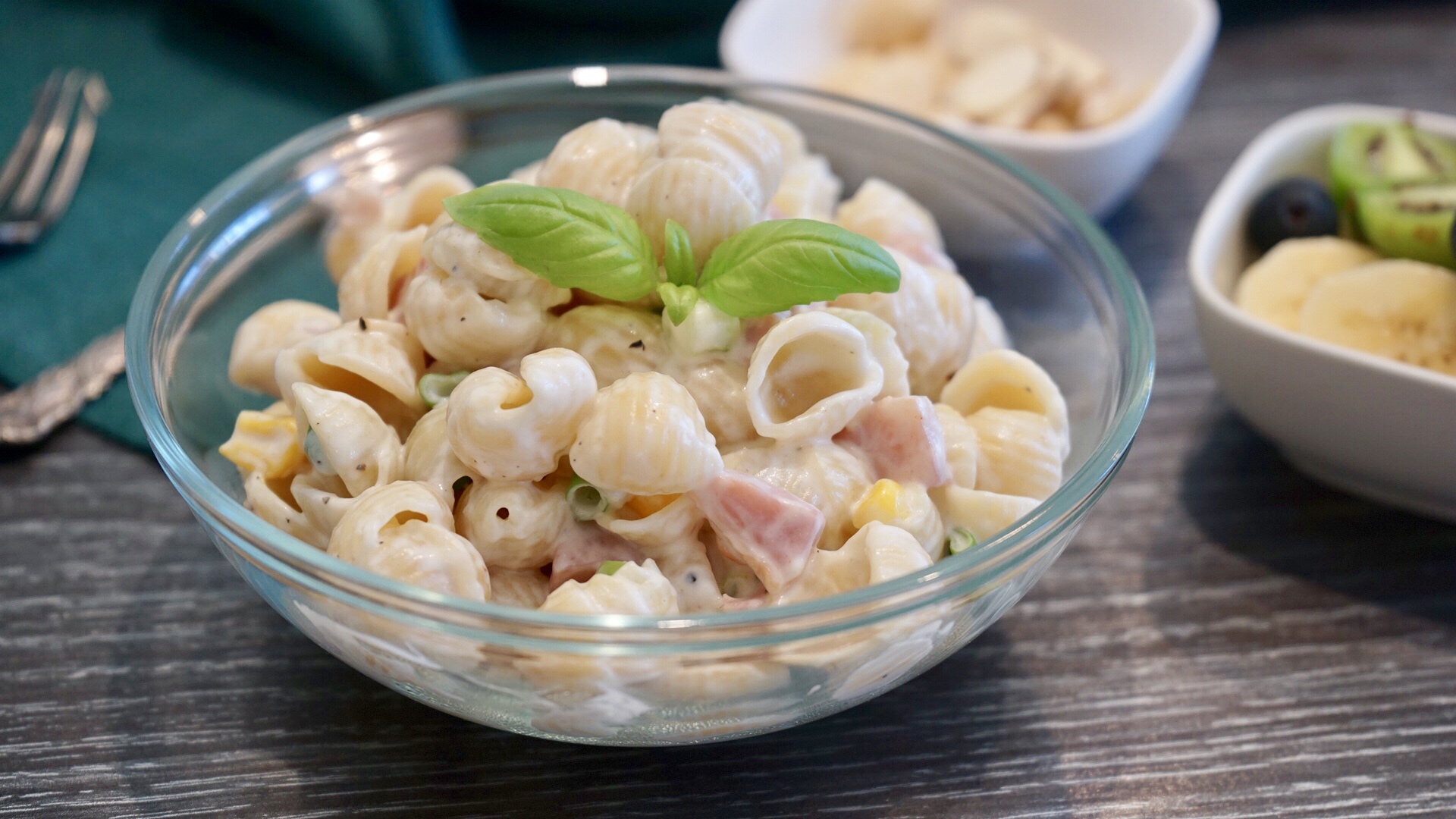 火腿玉米贝壳面沙拉 Creamy Seashells pasta salad with ham, corn and pea的做法