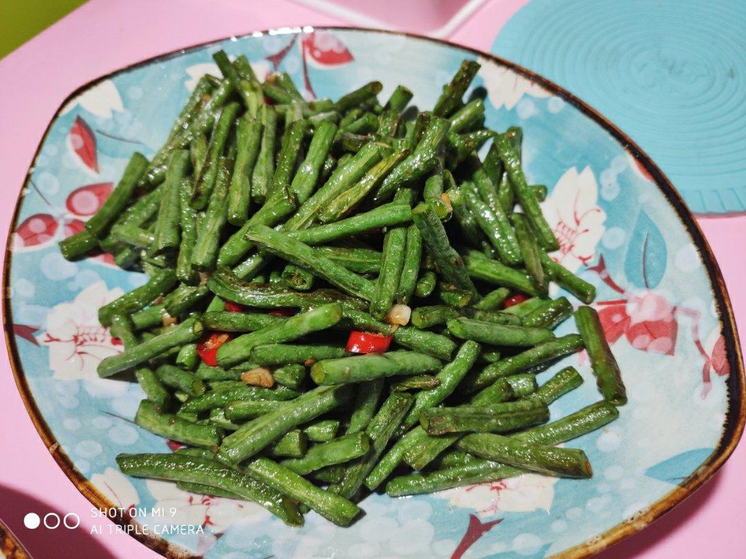 豆角不要再清炒了，加点蒜蓉，比大鱼大肉还香，连吃10天都不腻
