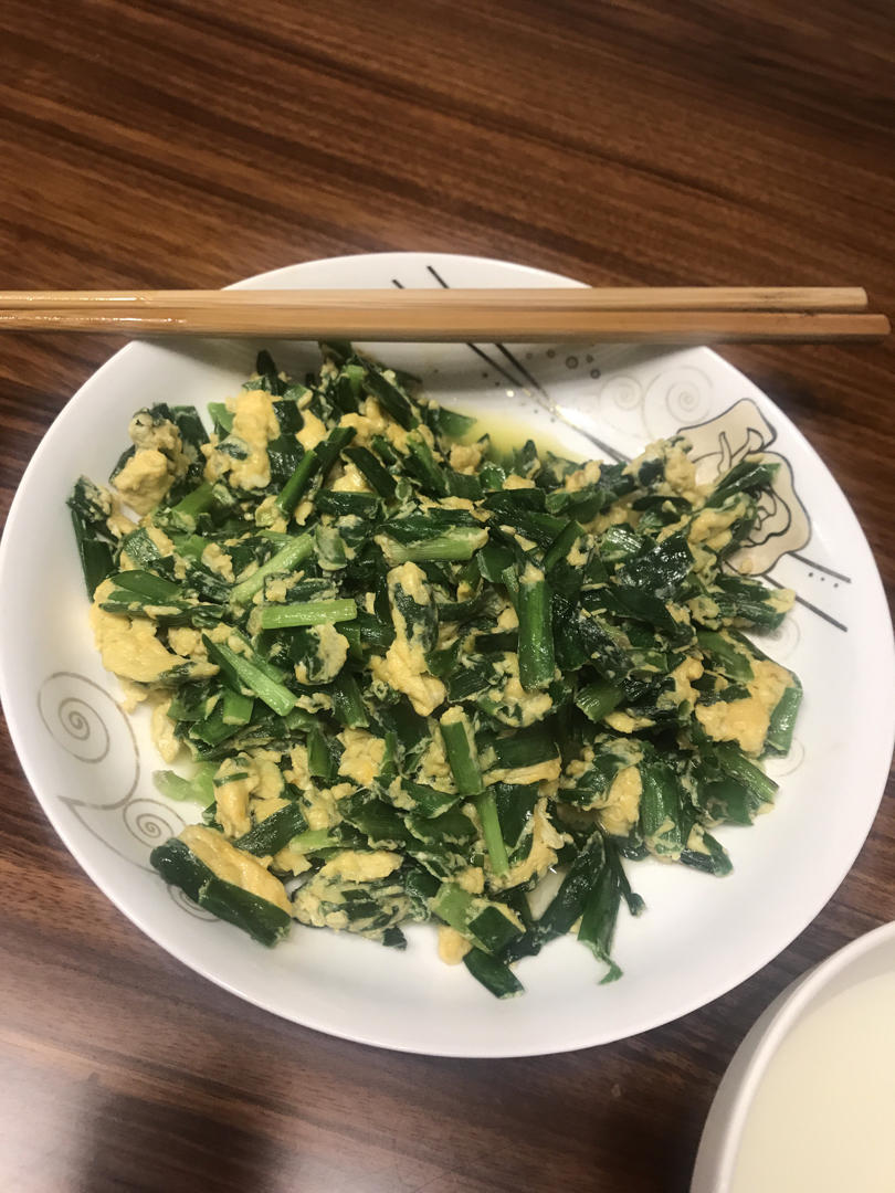 韭菜末炒鸡蛋