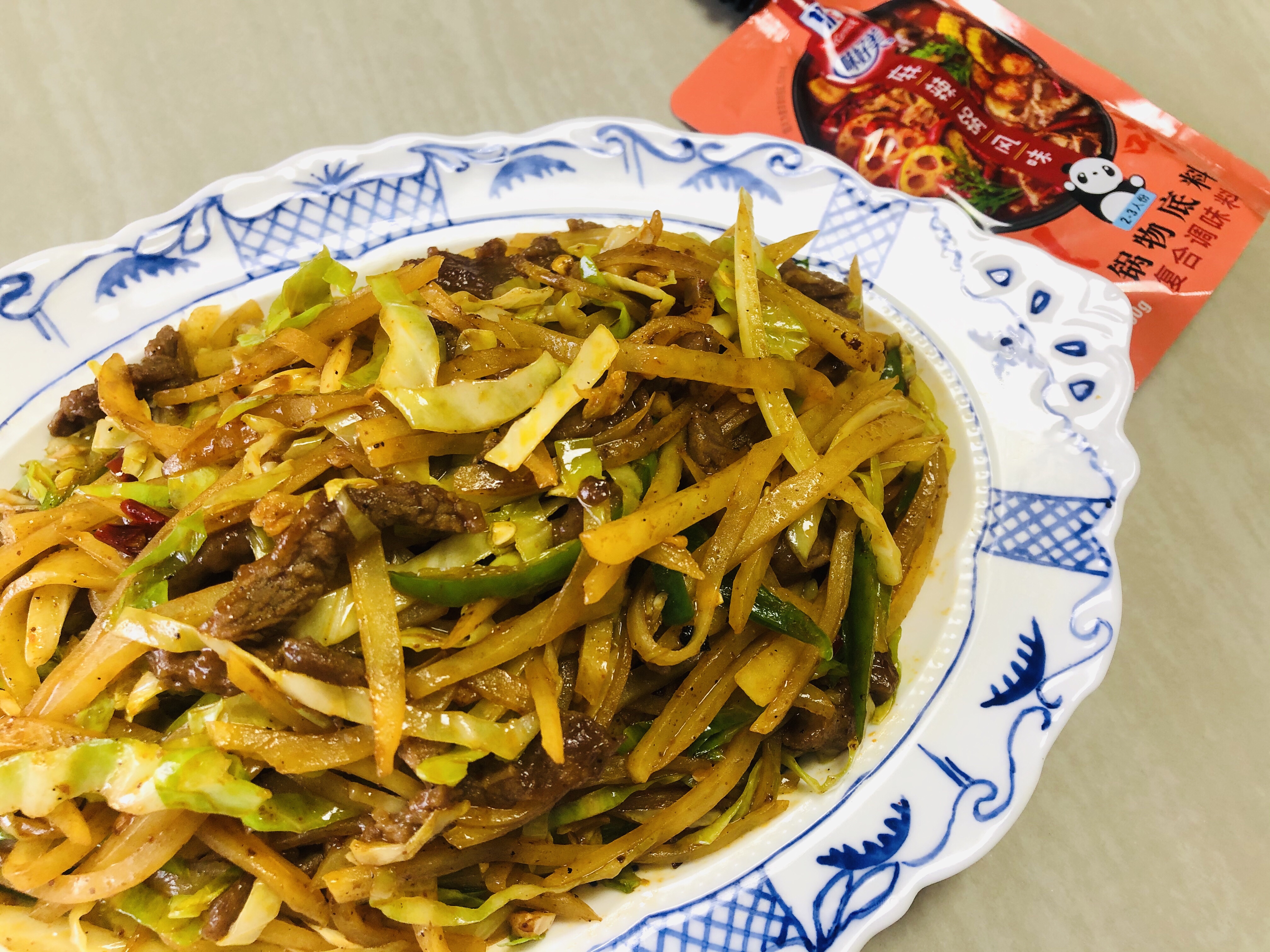 WANG木木's麻辣锅风味炒三丝（土豆丝、包菜丝、肉丝）的做法