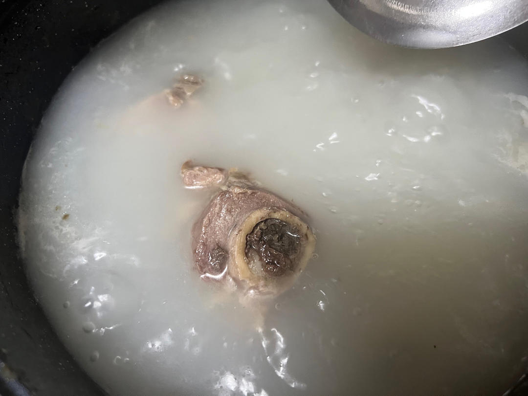 最单纯的大骨头汤