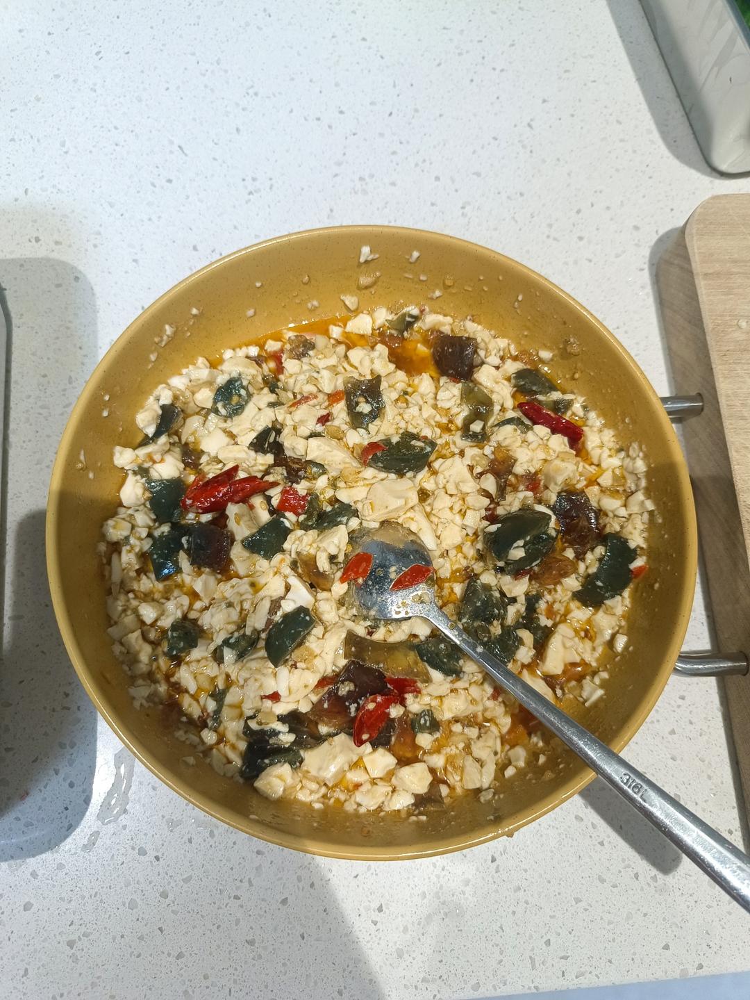 皮蛋拌豆腐