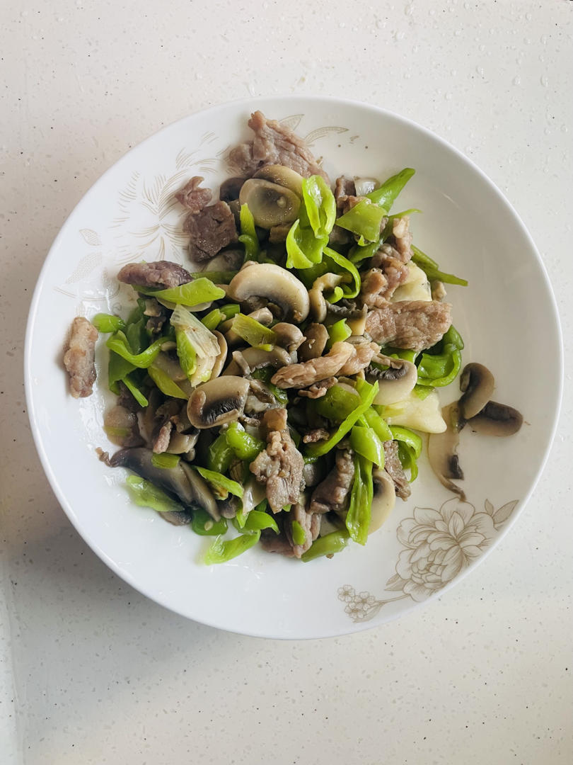 白蘑菇青椒炒肉片