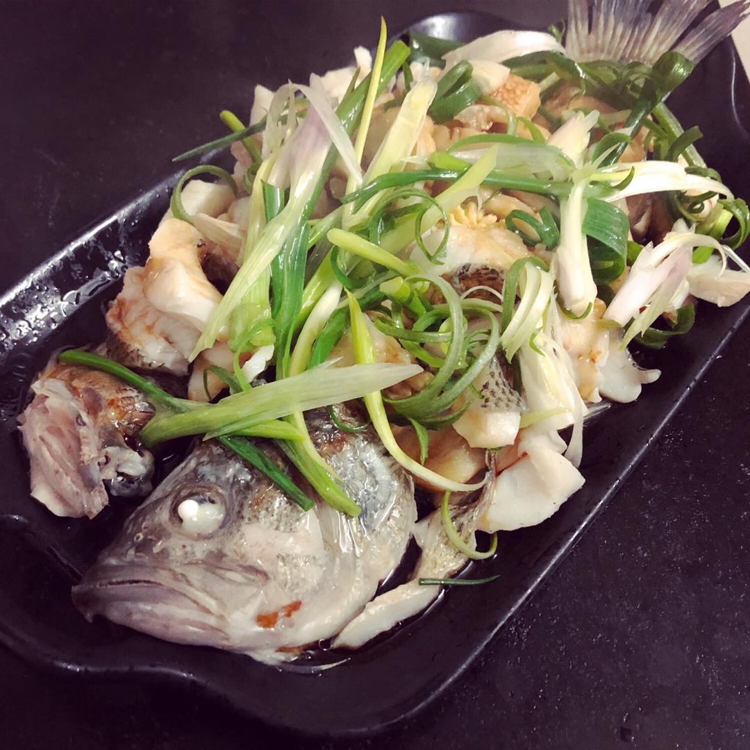 葱油鲈鱼