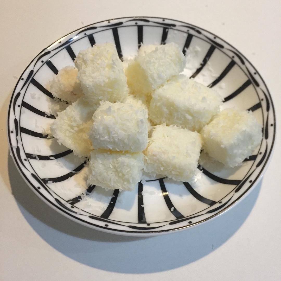 椰丝牛奶小方糕