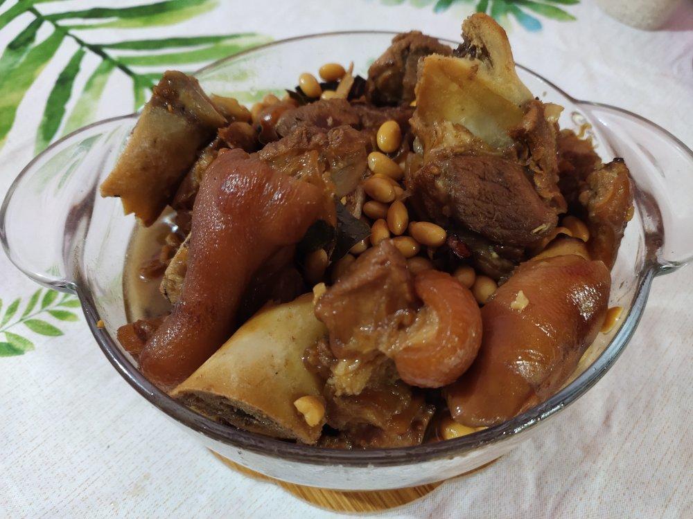 流口水的黄豆炖猪蹄