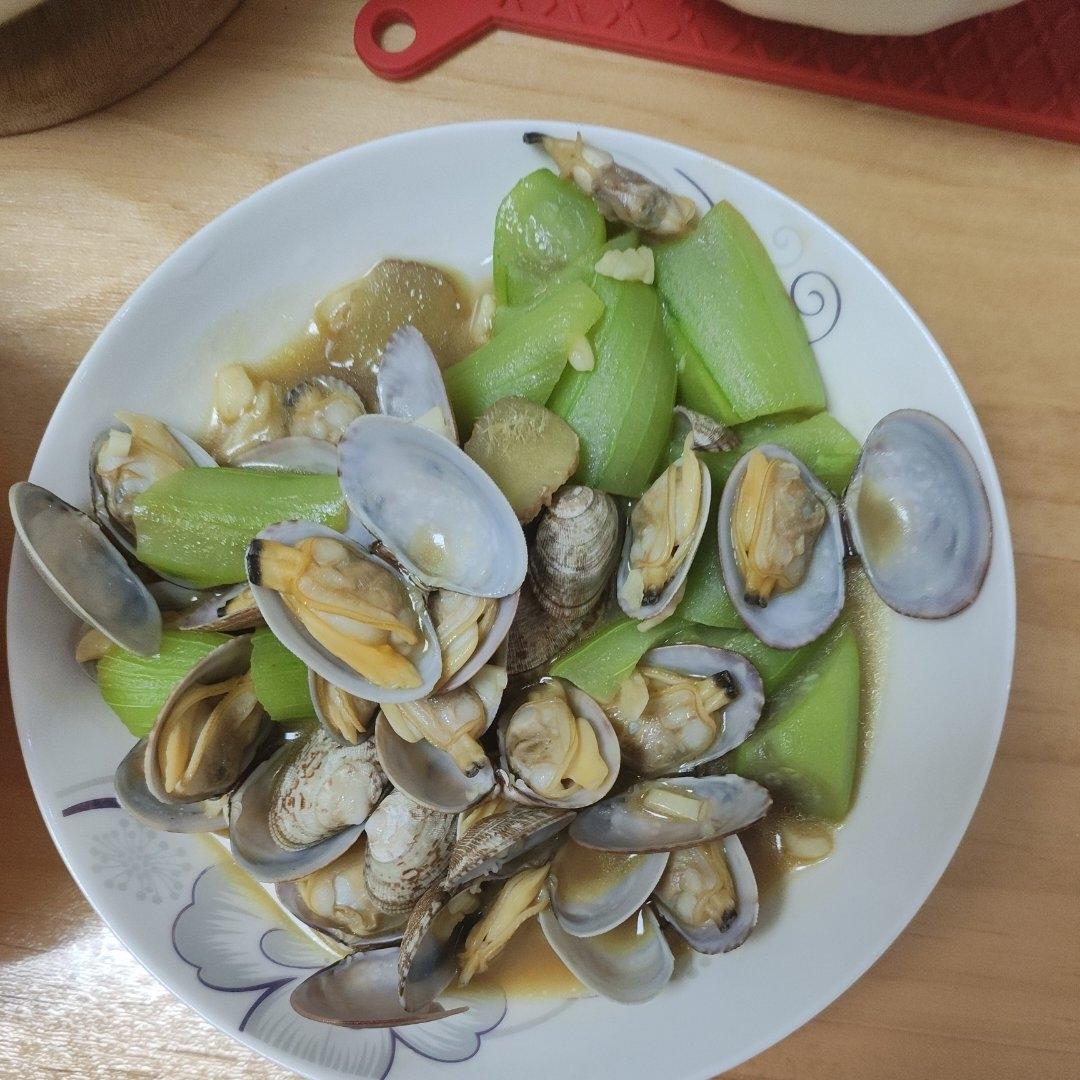 鲜掉眉毛的丝瓜炒花蛤，汤汁拌饭也是超级无敌！！