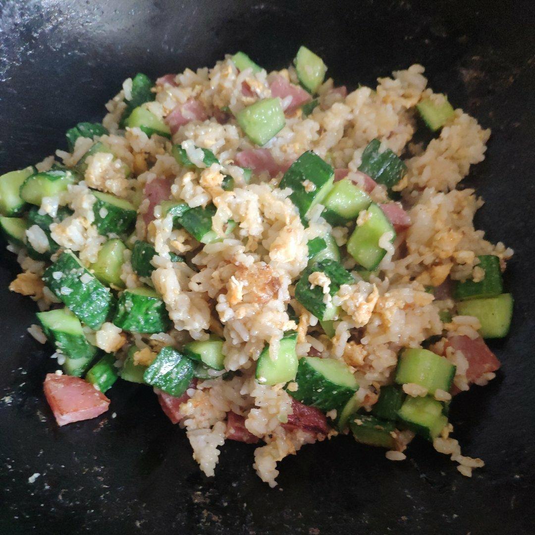 火腿鸡蛋炒饭