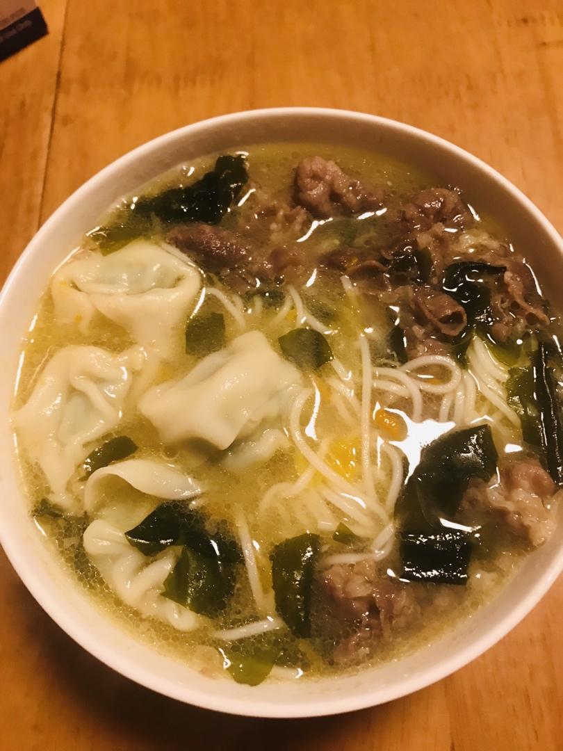 酸汤肥牛面