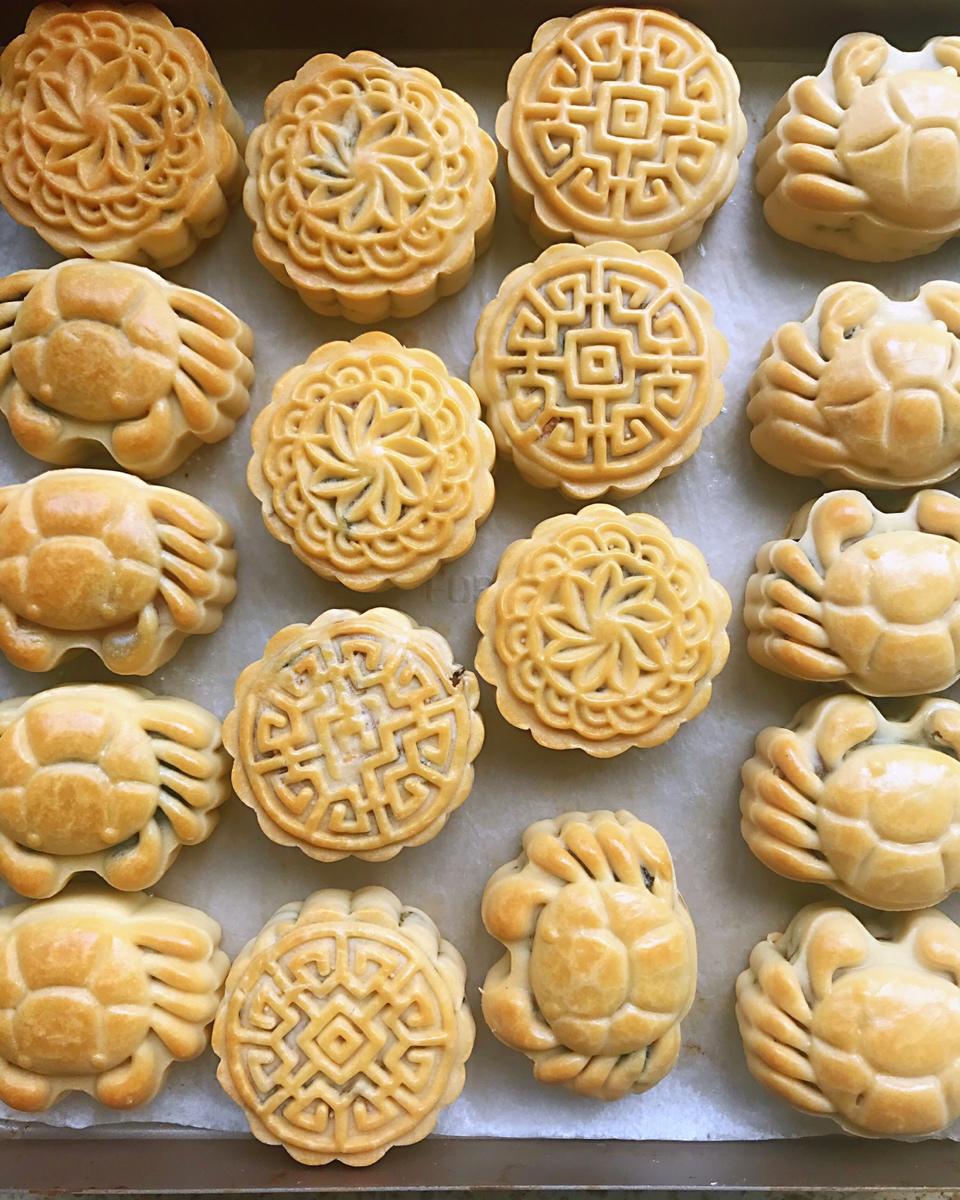 广式月饼，经典五仁，莲蓉蛋黄。