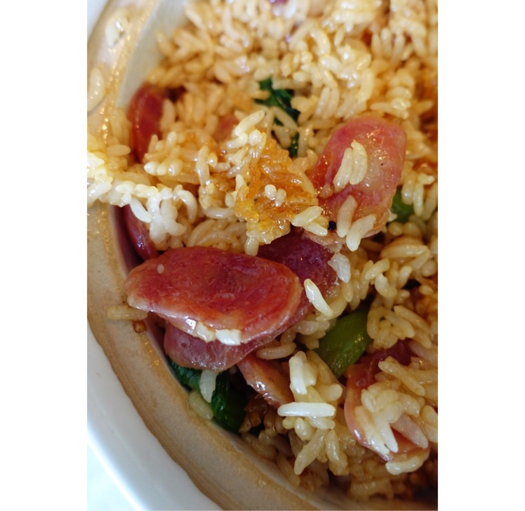 广式腊味煲仔饭