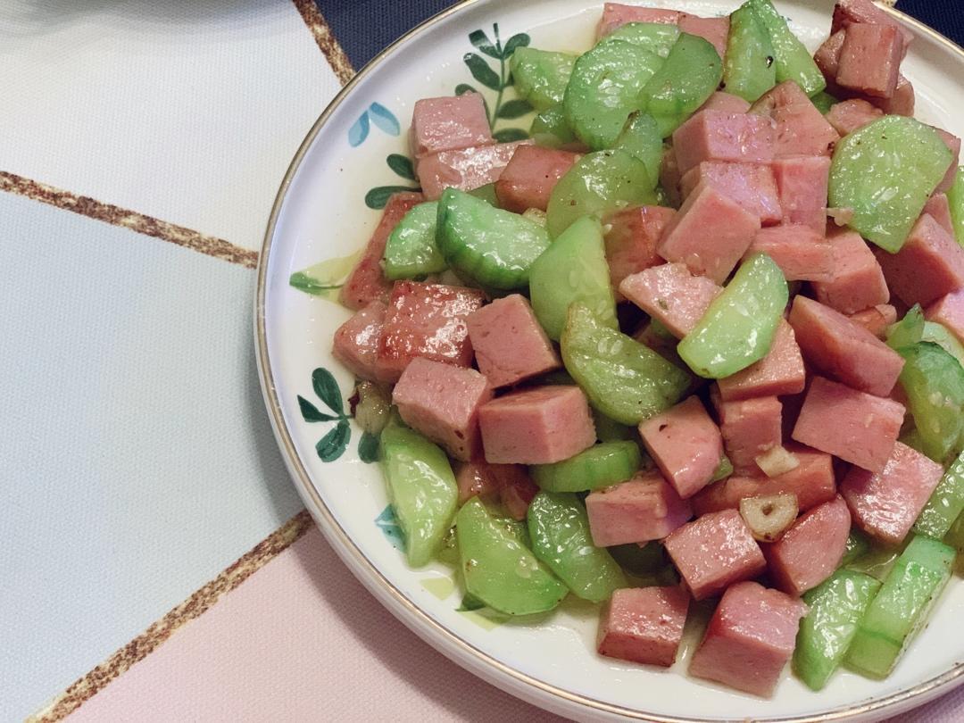 黄瓜炒火腿肠