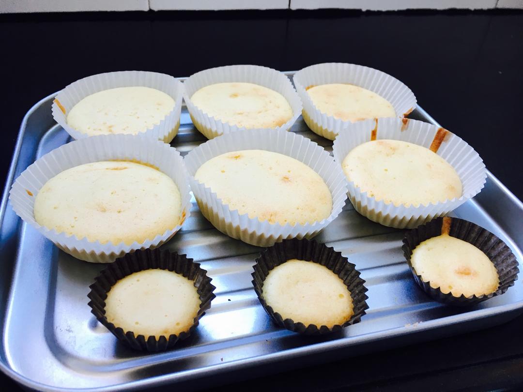 原味海绵纸杯蛋糕（非常适合裱花、盖糖皮的cupcake方子）
