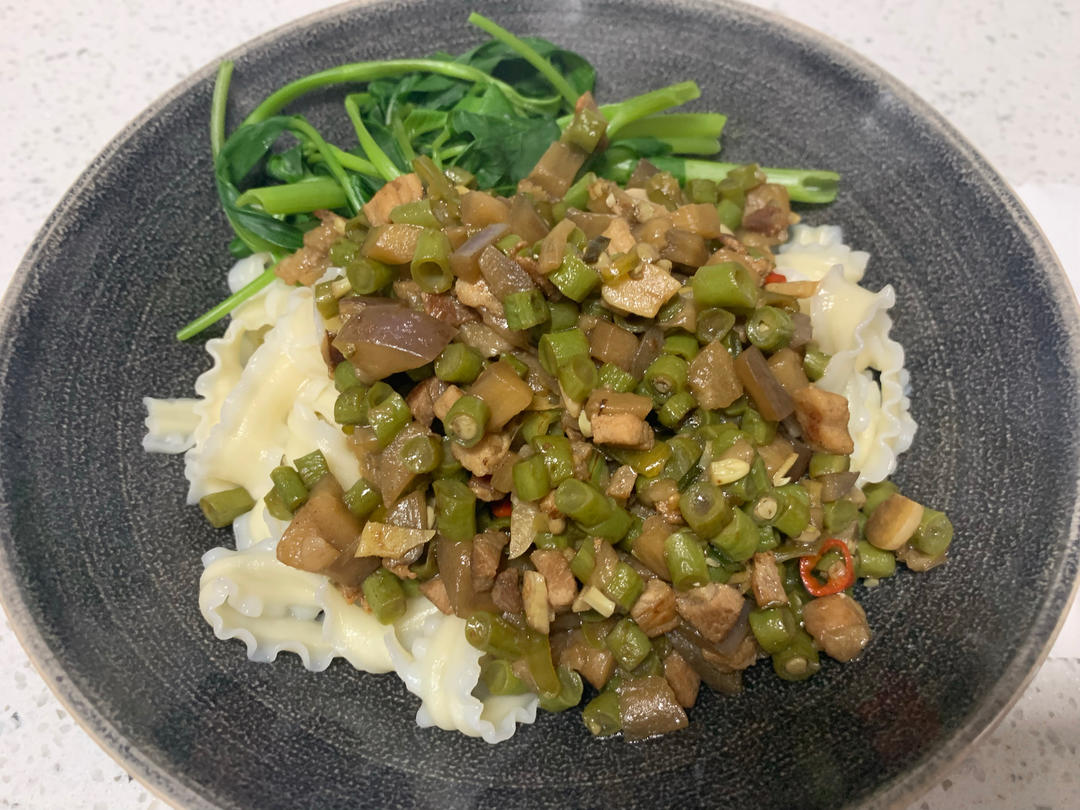 好吃起来我自己都害怕的豆角茄子打卤面