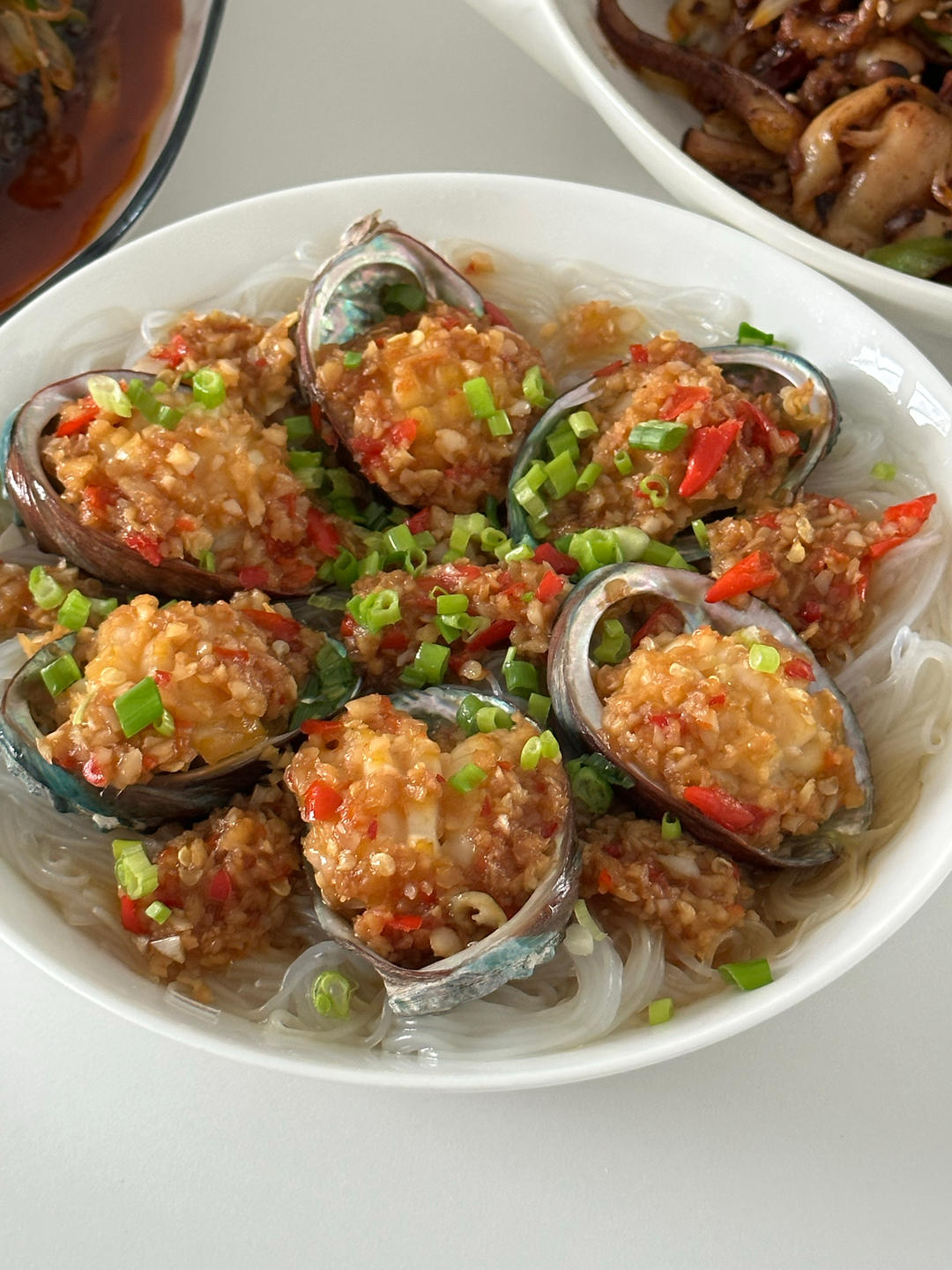 蒜蓉粉絲蒸鮑魚