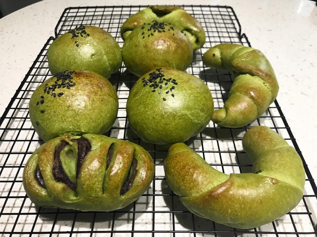 抹茶蜜豆牛角包