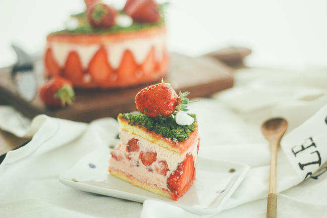 法式开心果草莓蛋糕的做法