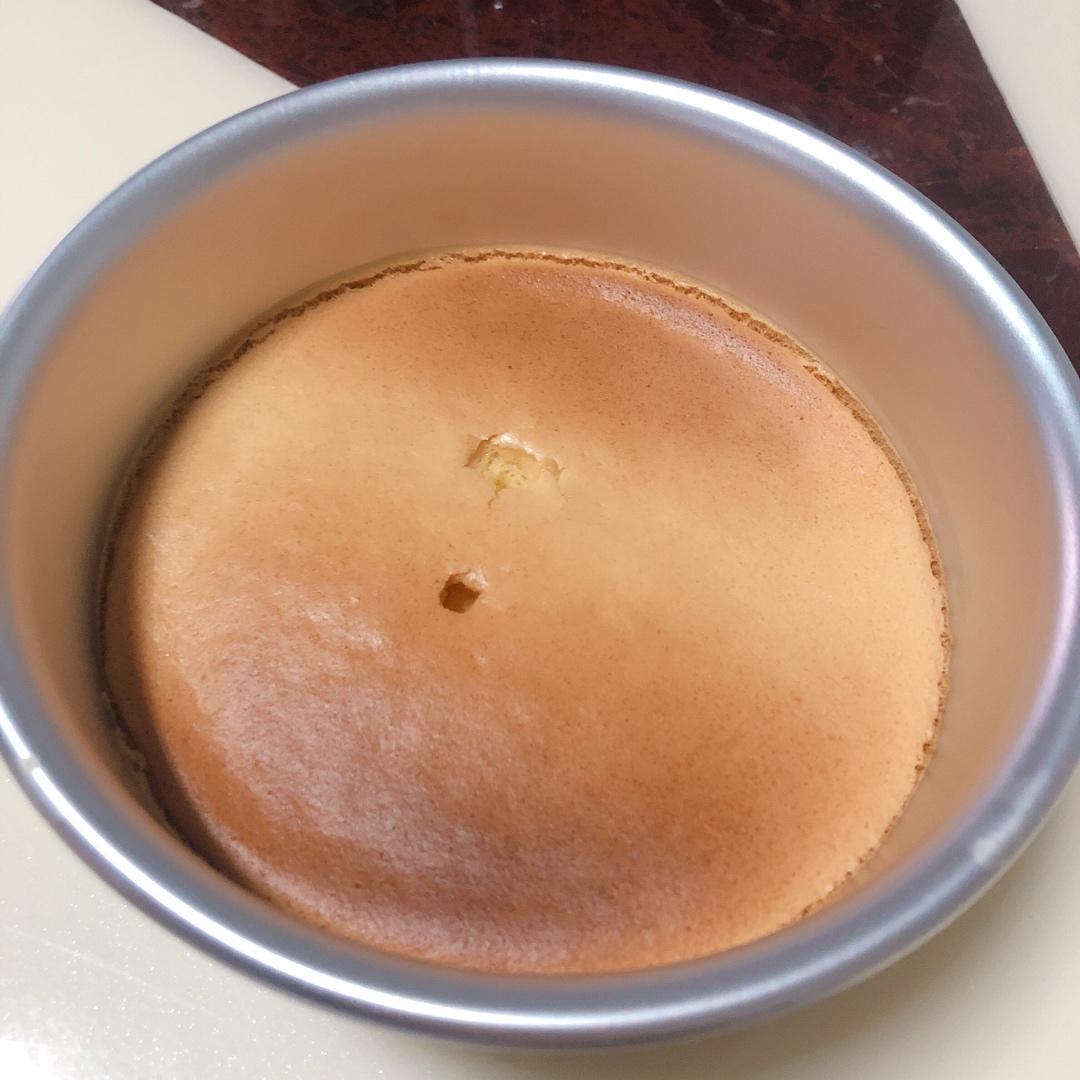 超简单完美戚风蛋糕（6寸2蛋）附打发、翻拌、脱模视频