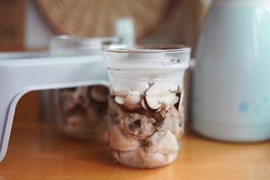 菌菇枸杞炖鸡块【北鼎蒸炖锅食谱】的做法 步骤4