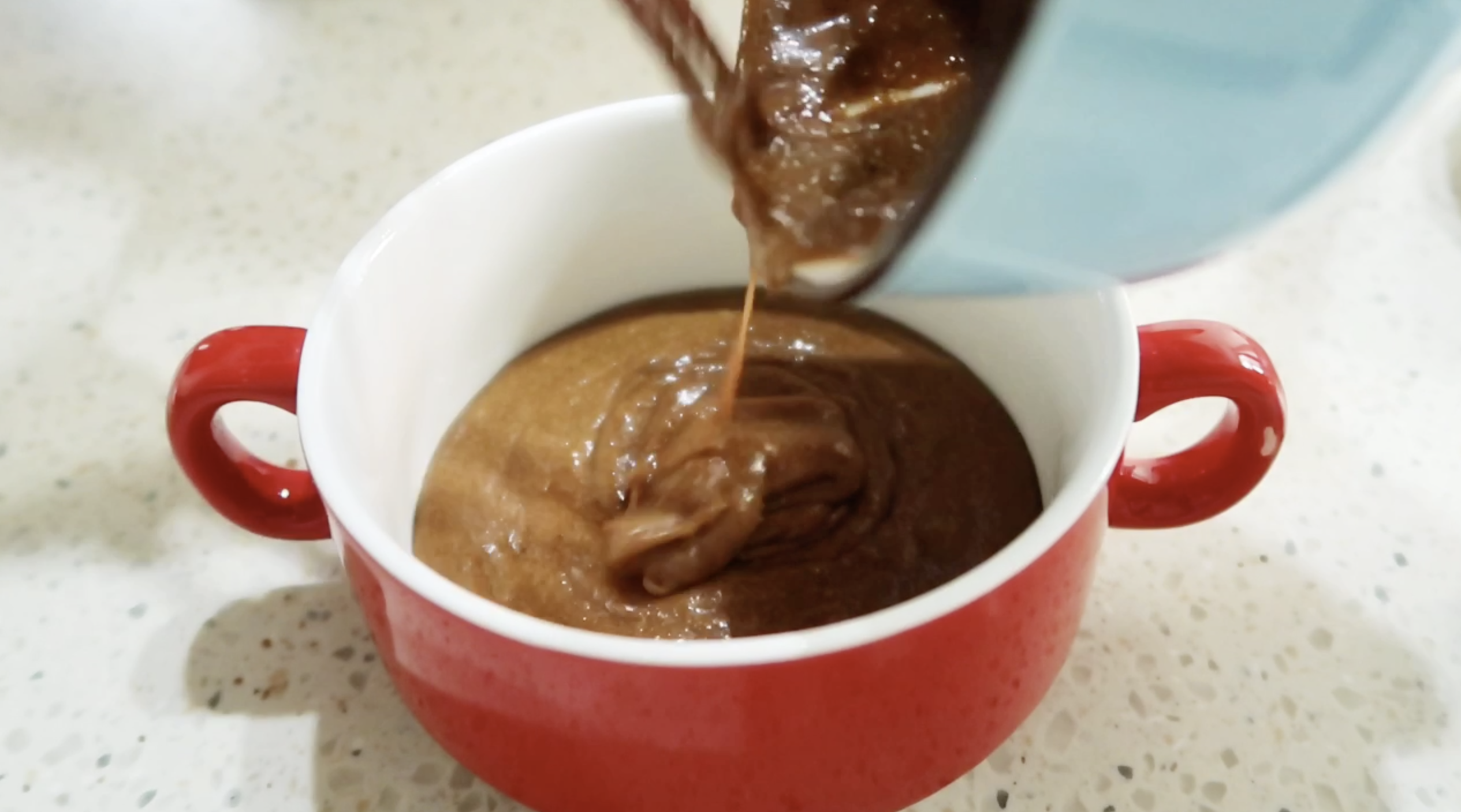 生酮 60秒微波炉巧克力爆浆熔岩蛋糕的做法 步骤3