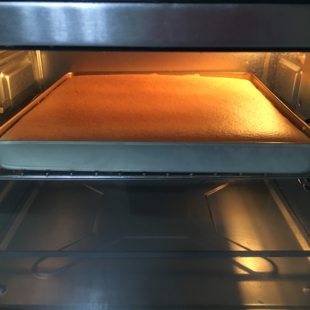 《Tinrry下午茶》教你做基础原味蛋糕卷