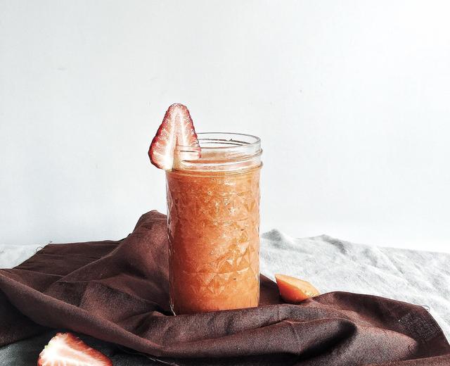 胡萝卜草莓香橙汁（每日一杯果蔬汁）的做法