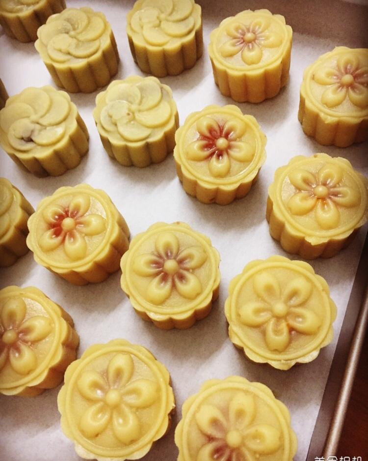 广式月饼—蛋黄莲蓉月饼