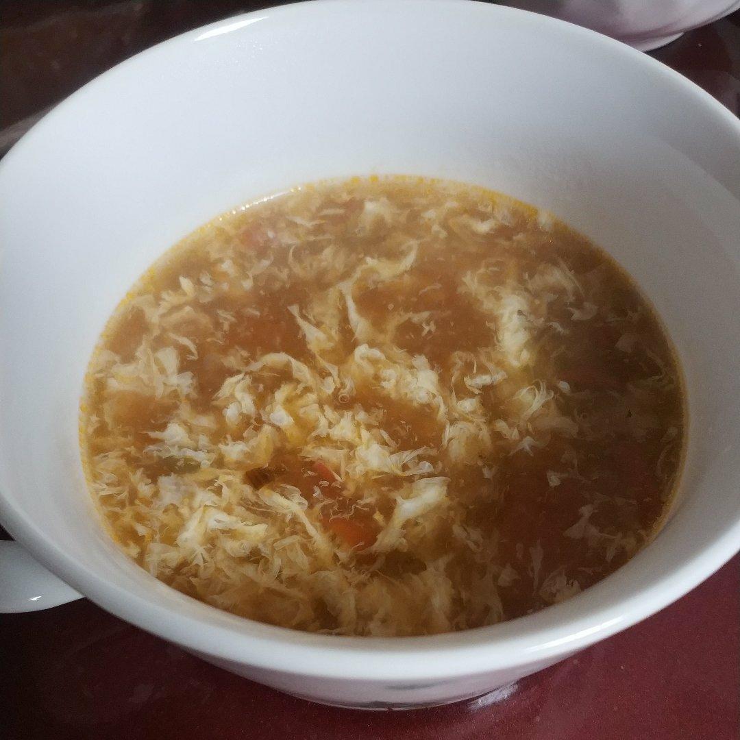 教你在家做西红柿鸡蛋汤，蛋花漂亮又营养，孩子一顿喝2大碗还不够