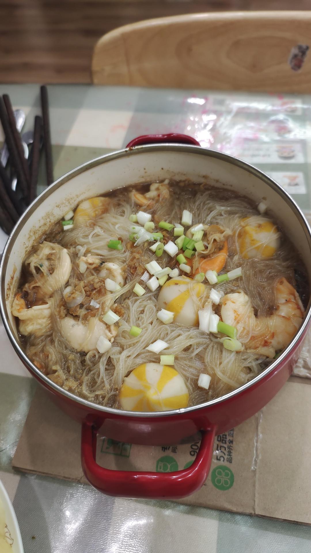 火爆餐厅的五花肉蒜蓉海鲜煲，鲜香美味又下饭