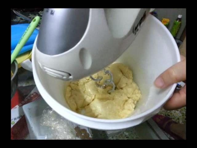 [视频] 打蛋器揉面8分钟出膜的做法