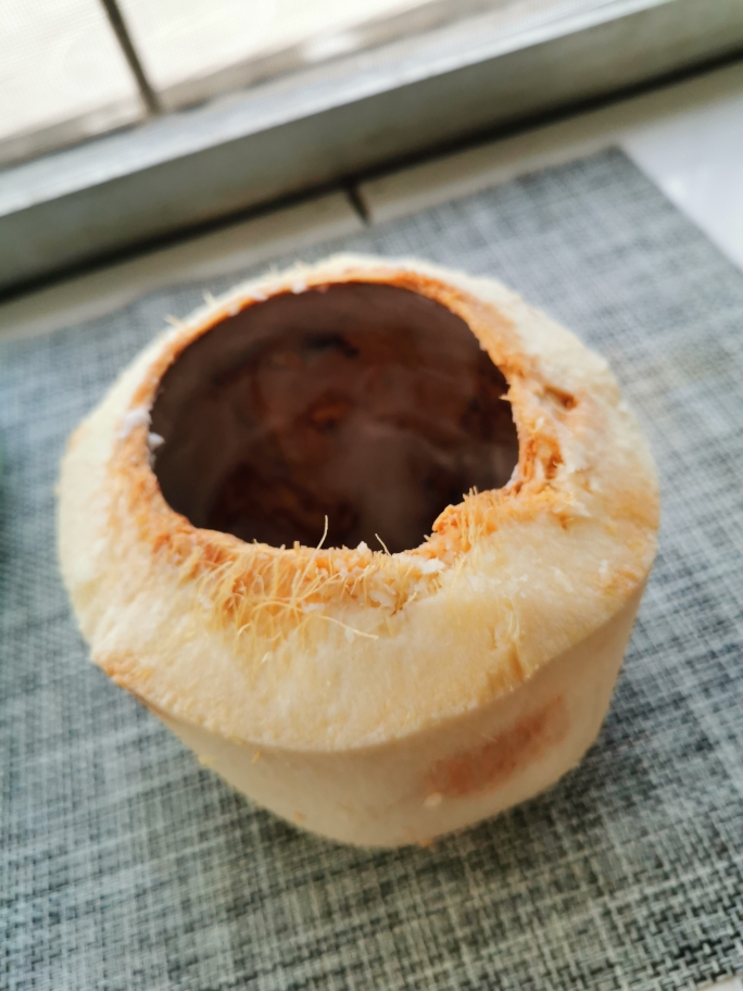 椰子冻，椰子汁的做法 步骤1