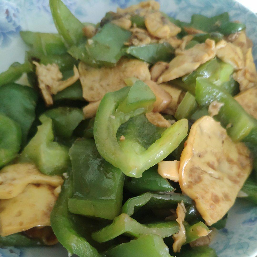 青椒炒豆腐